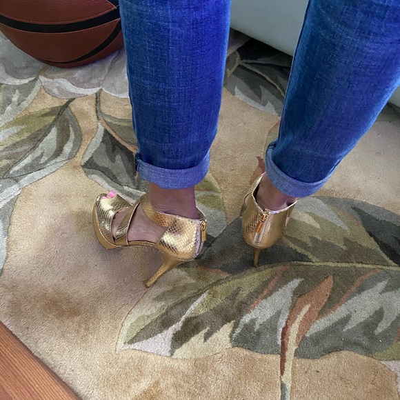 Shoes - Picture 6 of 7